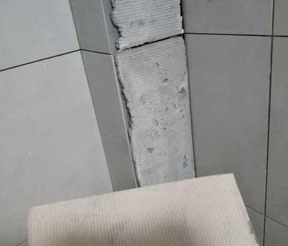右玉瓷砖空鼓维修公司分享下厨房瓷砖脱落的补救措施。